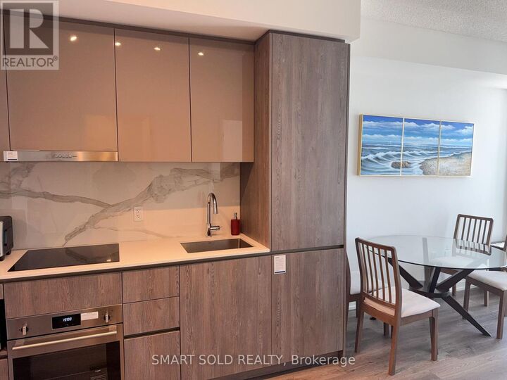 Property Photo:  8 Interchange Way 5611  ON L4K 0R2 
