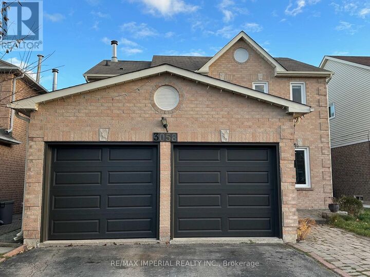 Property Photo: 3058 Dalehurst Drive ON L5B 3C1
