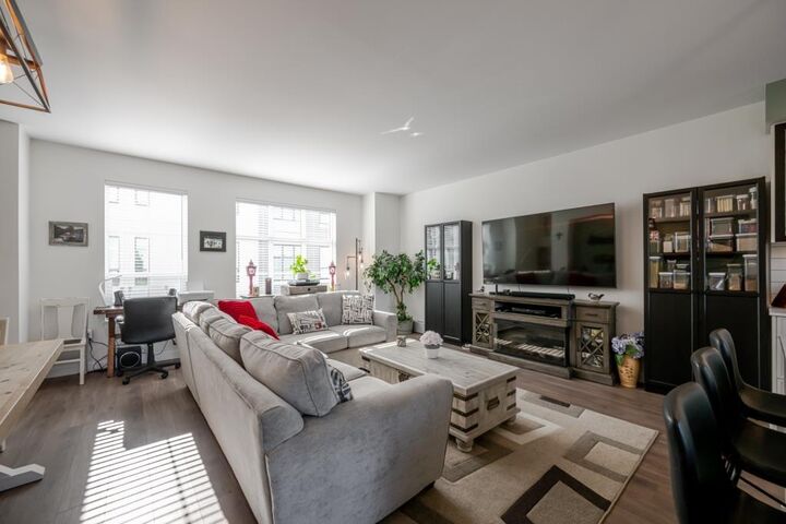 Property Photo:  2774 Montrose Avenue 35  BC V2S 0N4 