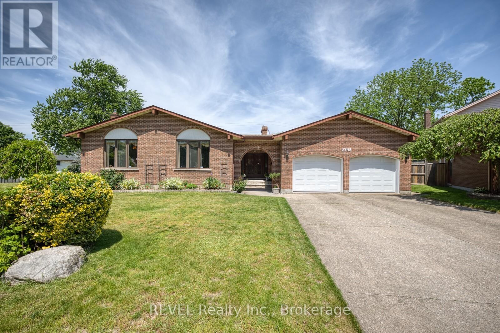 Property Photo: 2795 Solar Crescent ON L2J 4A8
