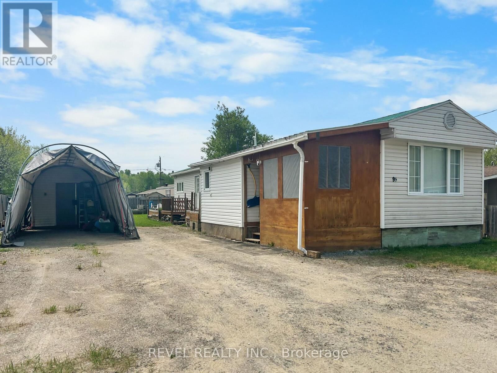Property Photo:  96 Notre Dame Place  ON P4R 0E1 