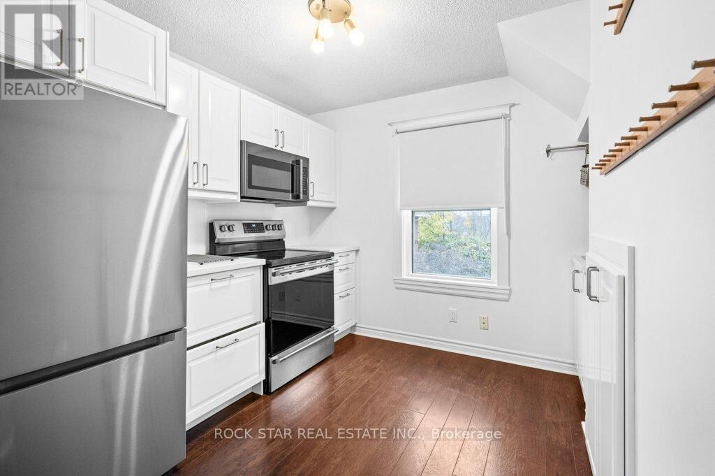 Property Photo:  15 Melrose Avenue North Upper  ON L8L 6X3 