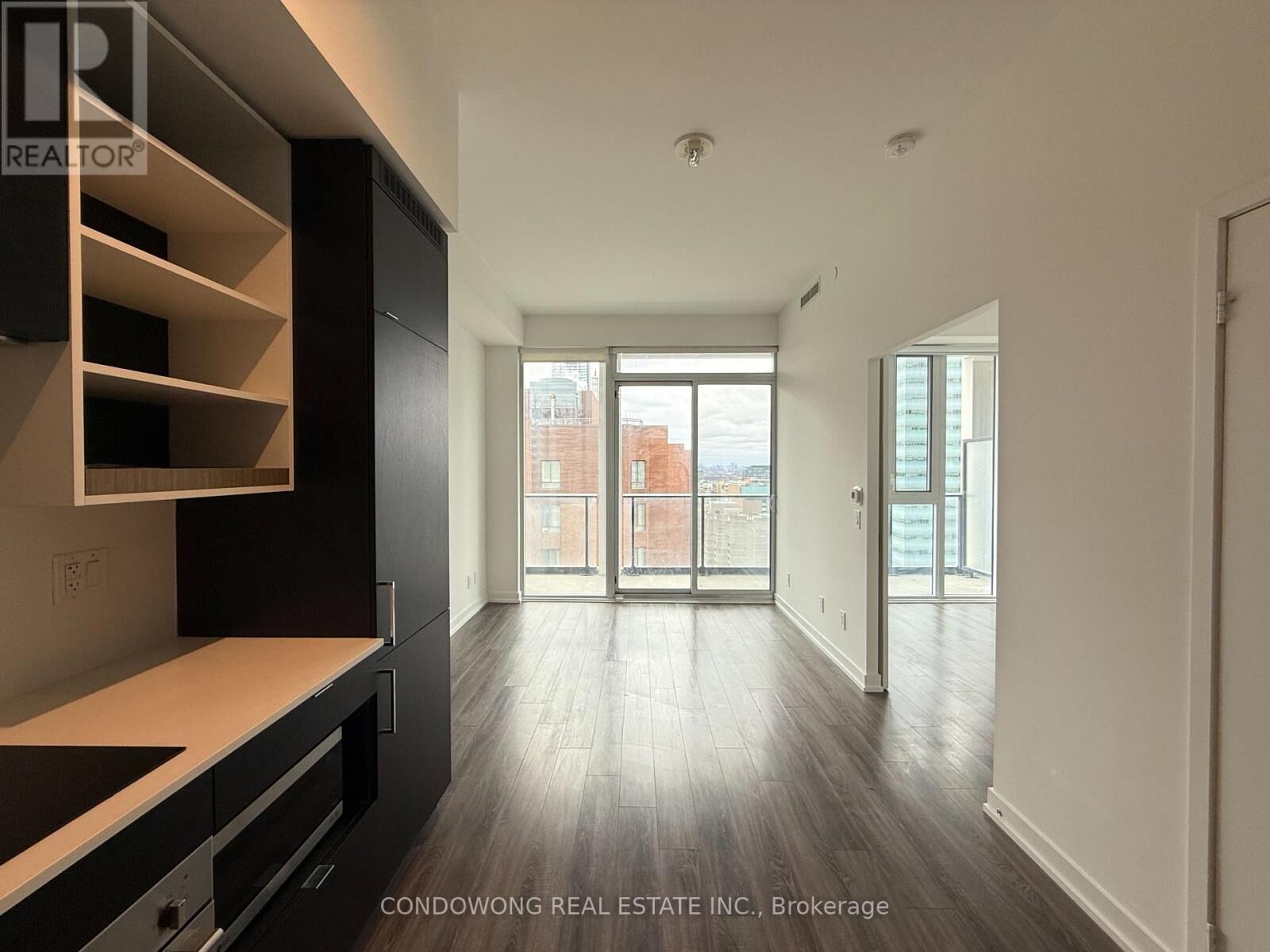 Property Photo:  20 Edward Street 2113  ON M5G 0C5 