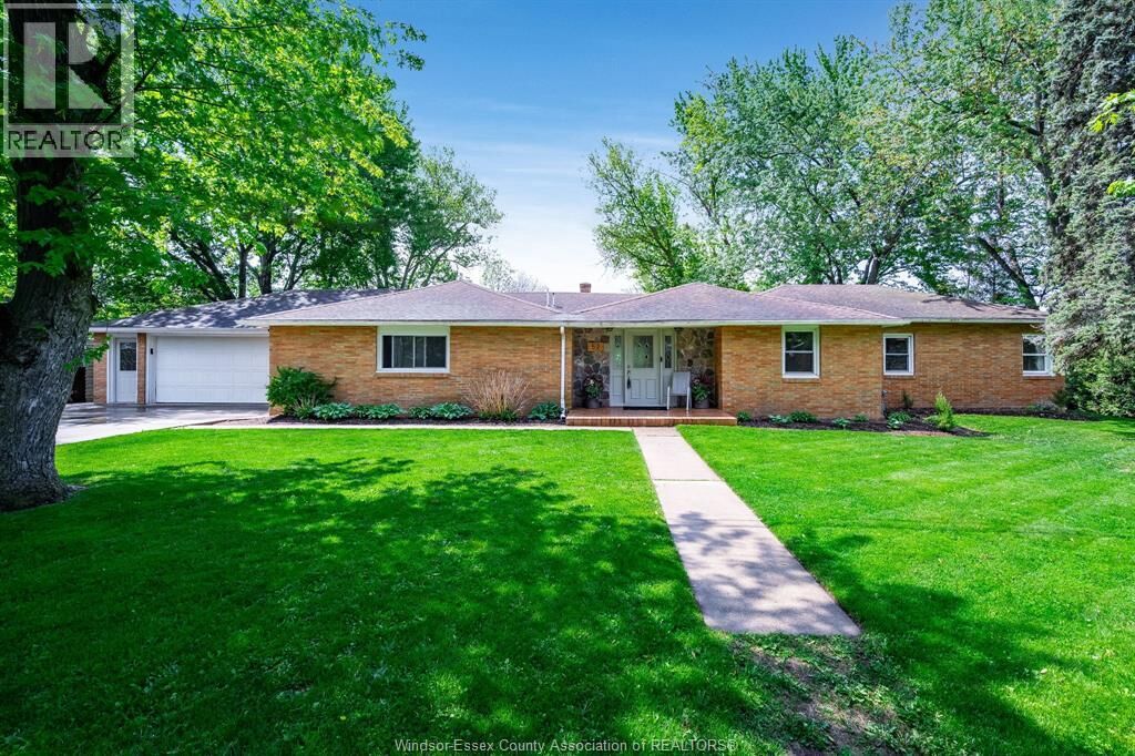 Property Photo:  52 Robinson Street  ON N0P 2P0 