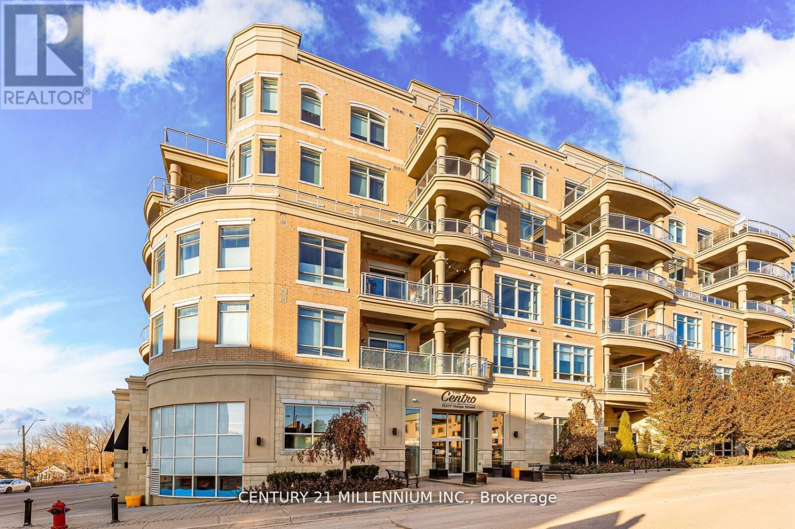 Property Photo:  15277 Yonge Street 419  ON L4G 1Y3 