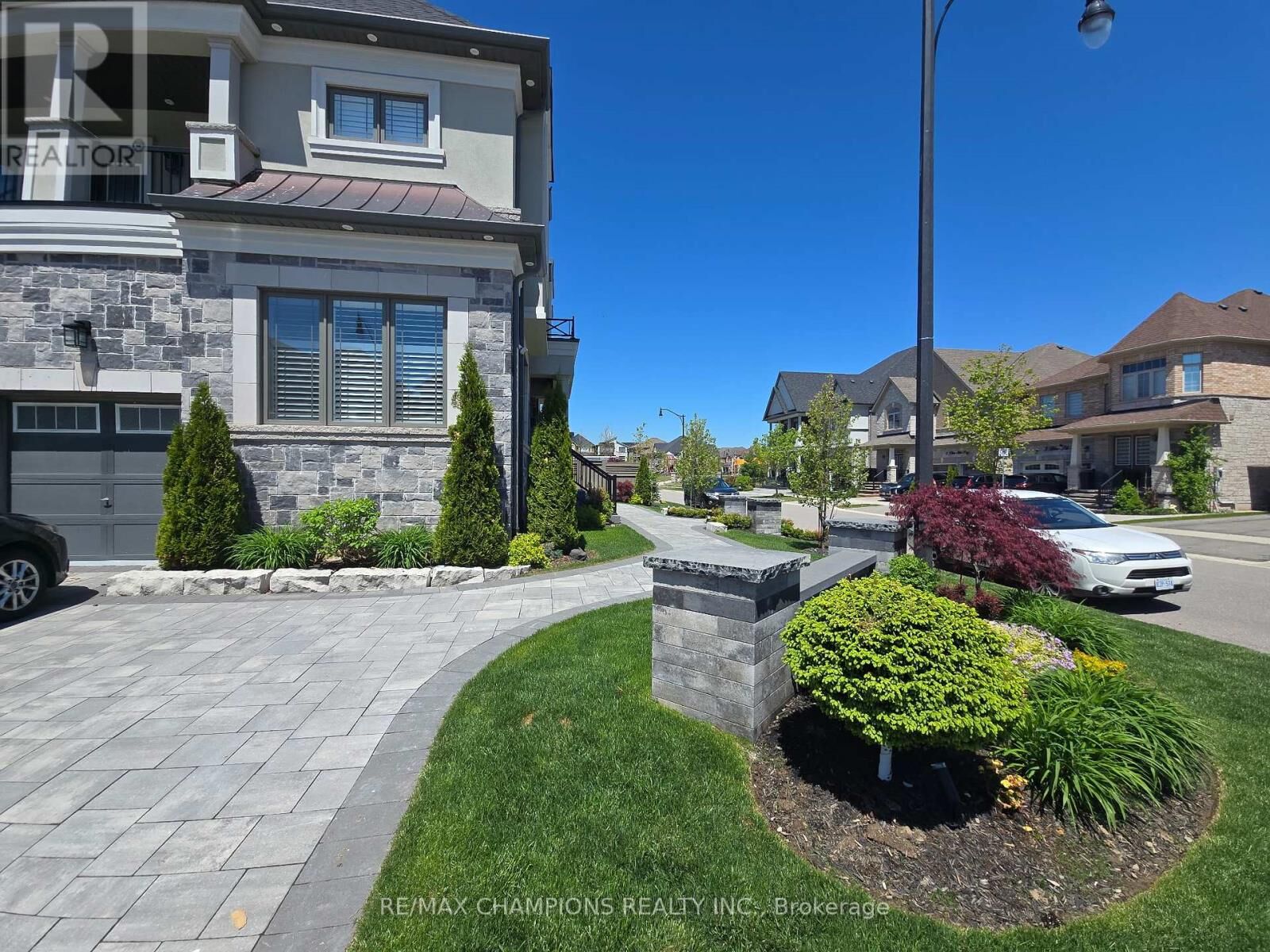 Property Photo:  2 Blue Silo Way  ON L6X 5P5 