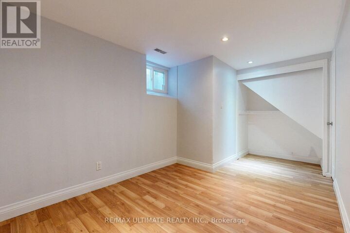 Property Photo:  470 Oriole Parkway 5  ON M5P 2H8 