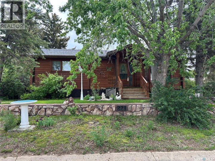 Property Photo:  221 1st Street W  SK S0H 0Z0 