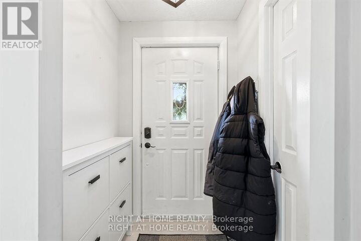 Property Photo:  1633 Lafrance Drive  ON K1E 2L7 