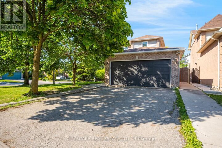 Property Photo:  65 Mullis Crescent  ON L6Y 4S9 
