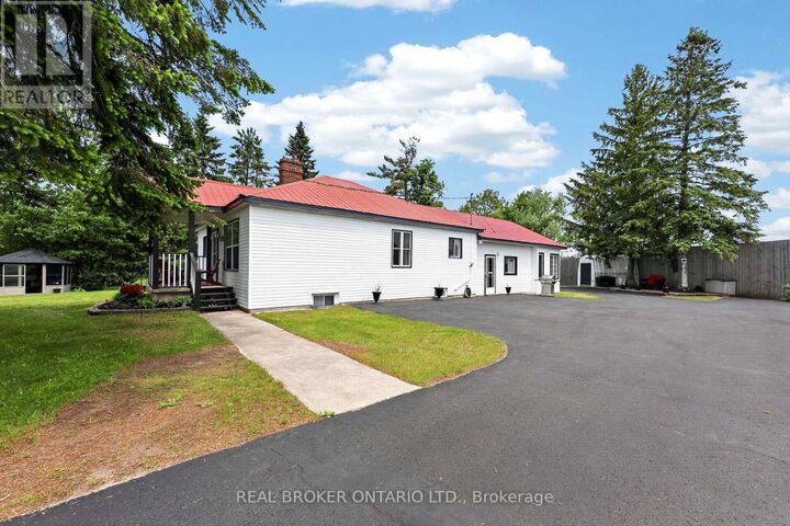 Property Photo:  4675 Uhthoff Line  ON L3V 6H2 