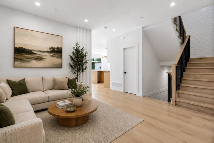 Photo de la propriété:  7531 Dunsmuir Street A  BC V2V 4B5 