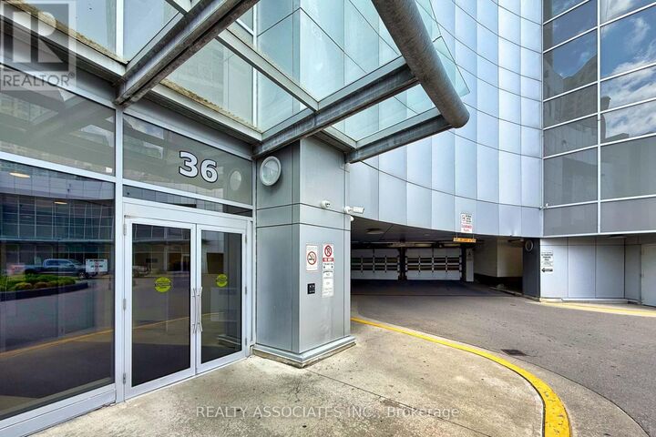 Property Photo:  36 Lee Centre Drive 2501  ON M1H 3K2 