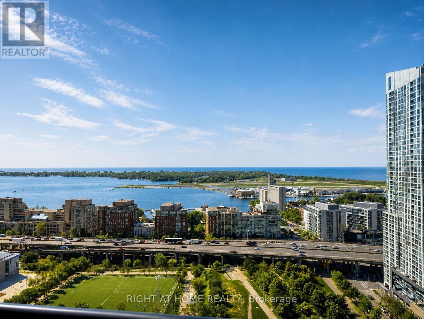 Property Photo:  21 Iceboat Terrace 2908  ON M5V 4A9 