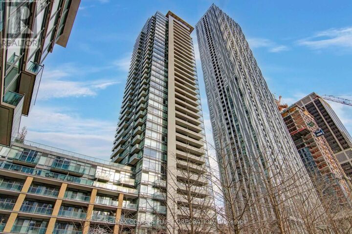 Property Photo:  18 Yorkville Avenue 2505  ON M4W 3Y8 