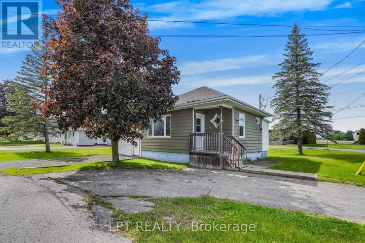 Property Photo:  31 Johnston Street  ON K0B 1A0 