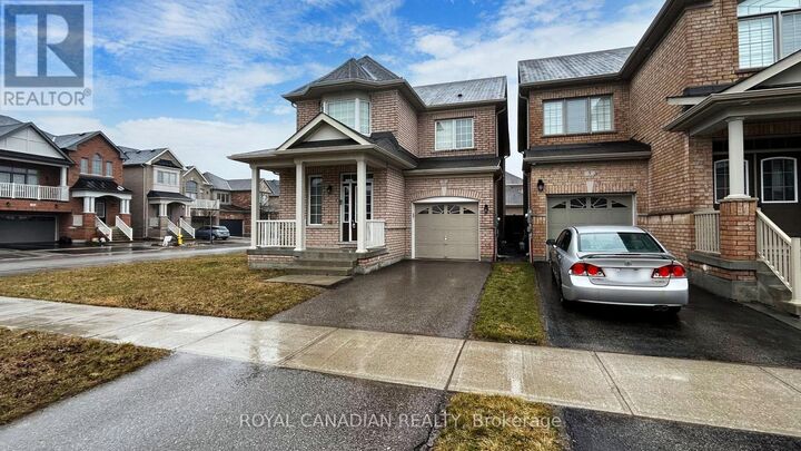 Property Photo:  1 Green Spruce Road  ON L4A 1X3 