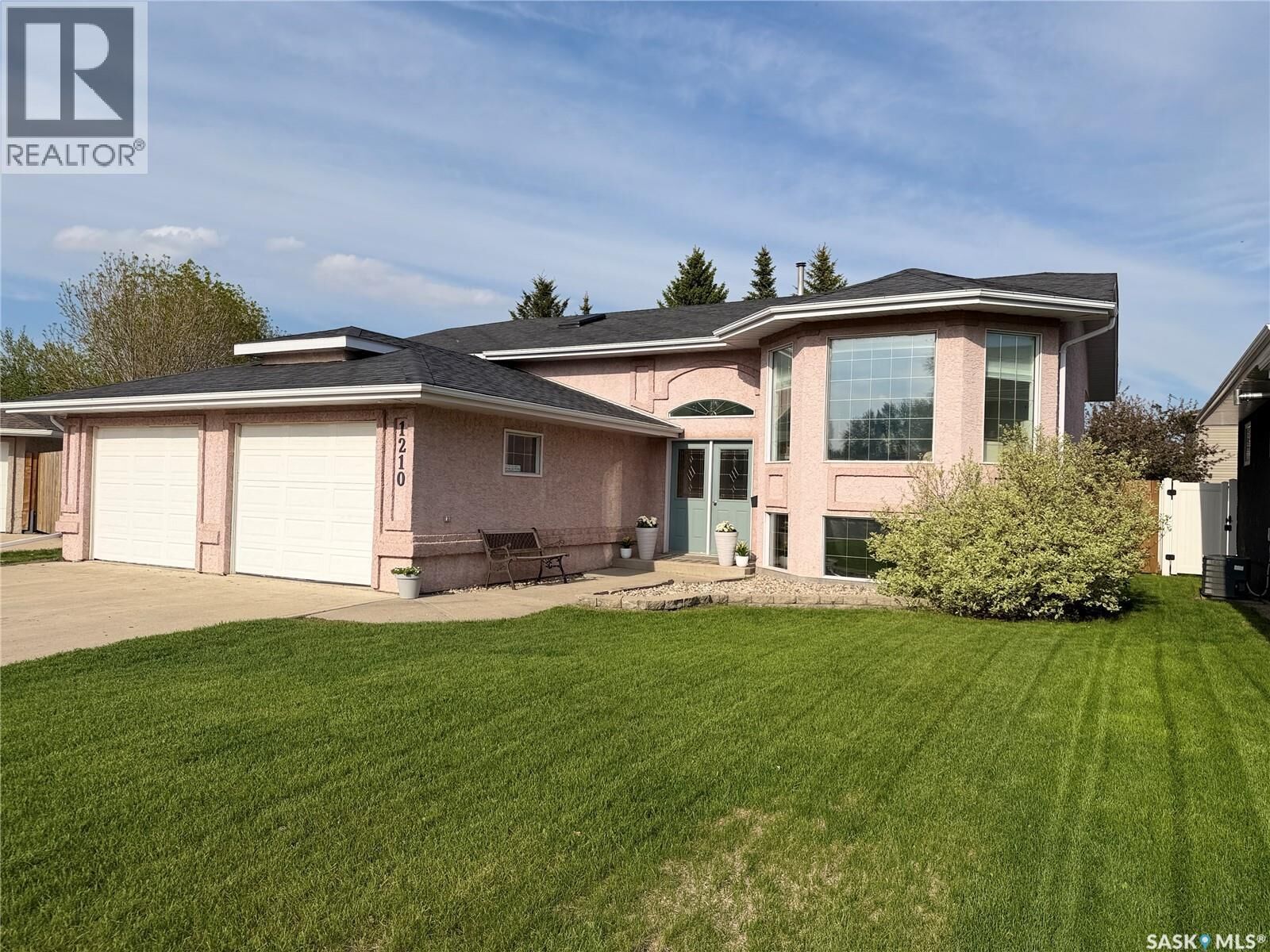 Property Photo: 1210 Flory Place SK S0K 2A0