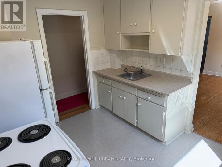 Property Photo:  1024 O'Connor Drive 304  ON M4B 2T3 