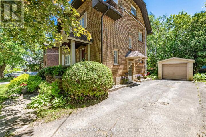 Property Photo:  68 Kenora Street  ON K1Y 3L1 