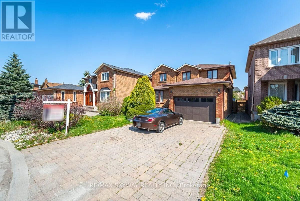 Property Photo:  262 Boxmoor Place  ON L5B 3L4 