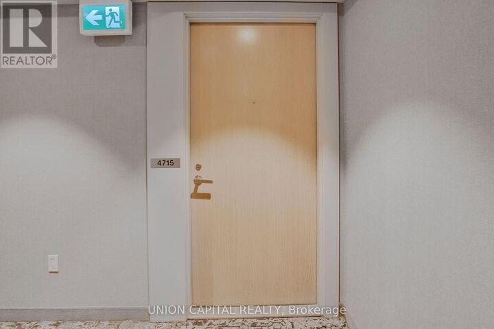 Property Photo:  138 Downes Street 4715  ON M5E 0E4 