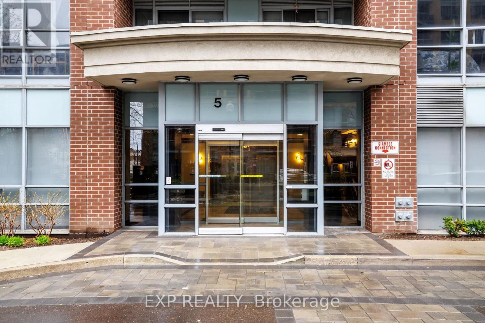 Property Photo:  5 Michael Power Place 1605  ON M9A 0A3 