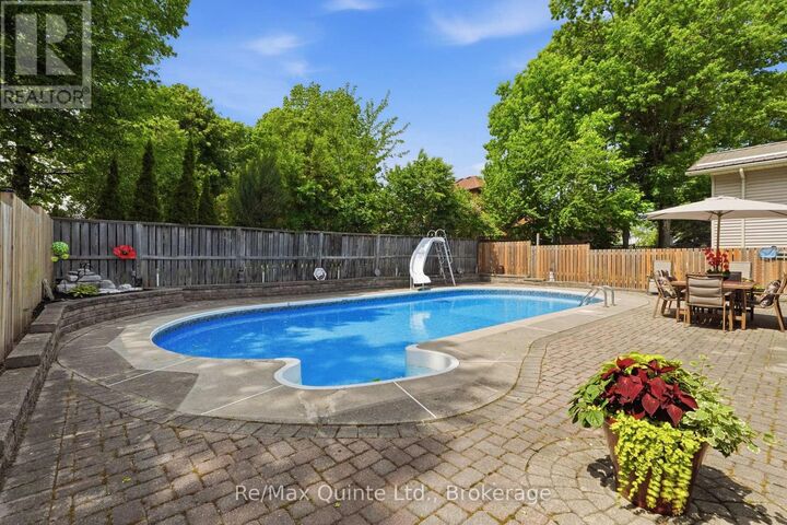 Property Photo:  97 Parkview Heights  ON K8V 6P4 