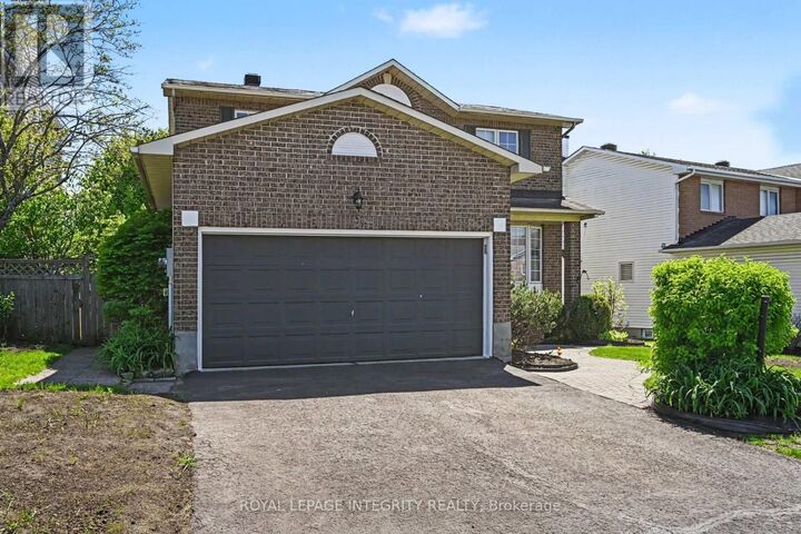 Property Photo:  168 Springwater Drive South  ON K2M 2A1 
