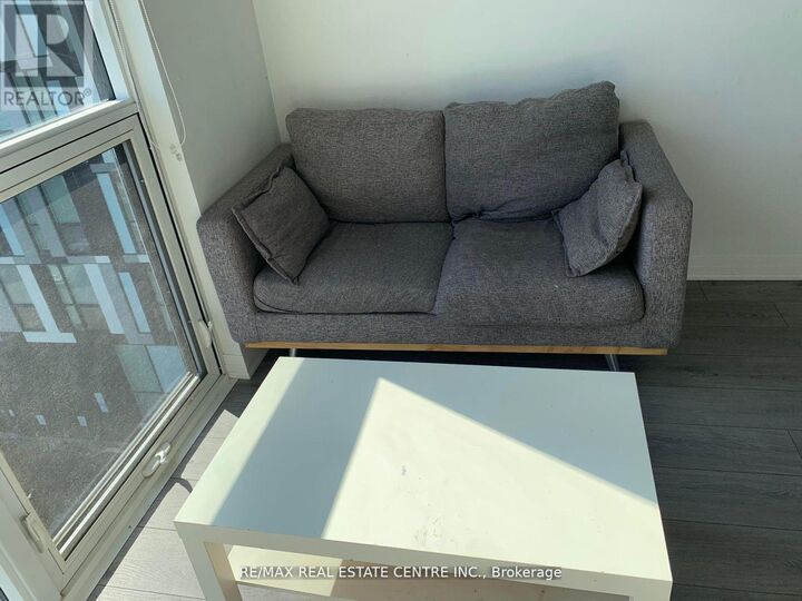 Property Photo:  1900 Simcoe Street North 541  ON L1G 4Y3 