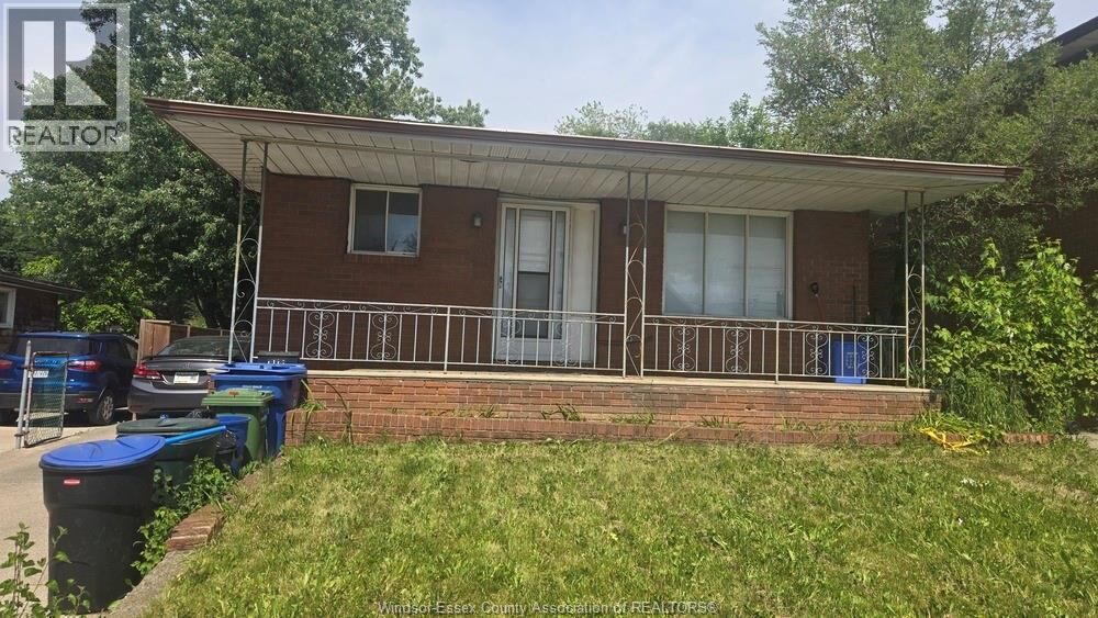 Property Photo:  1018 California Avenue Main  ON N9B 2Z7 