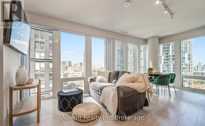 Property Photo: 60 Shuter Street 2711 ON M5B 0B7