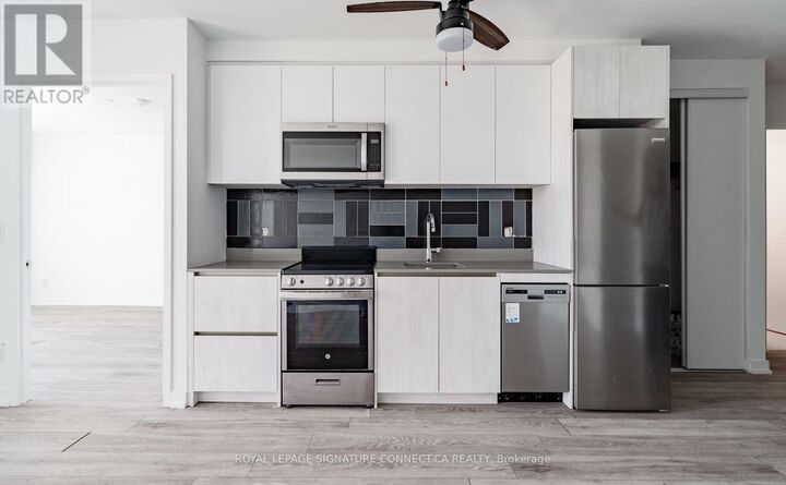 Property Photo:  3100 Keele Street 423  ON M3M 0E1 