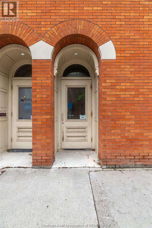 Property Photo:  138 King Street West 202  ON N7M 1E3 
