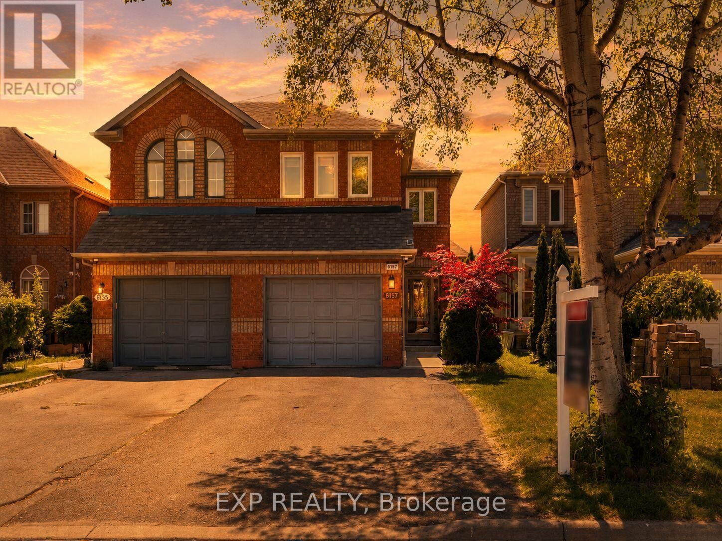 Property Photo:  6157 Snowy Owl Crescent  ON L5N 7B5 
