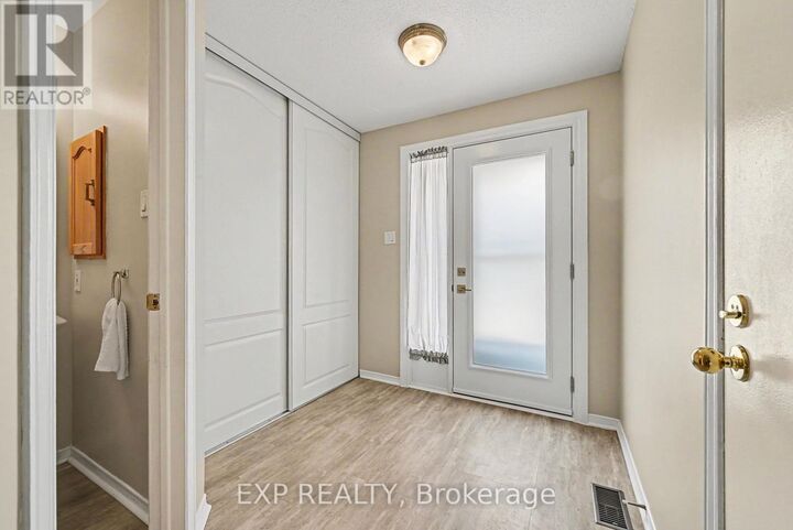 Property Photo:  1859 Summerfields Crescent  ON K1C 7B7 