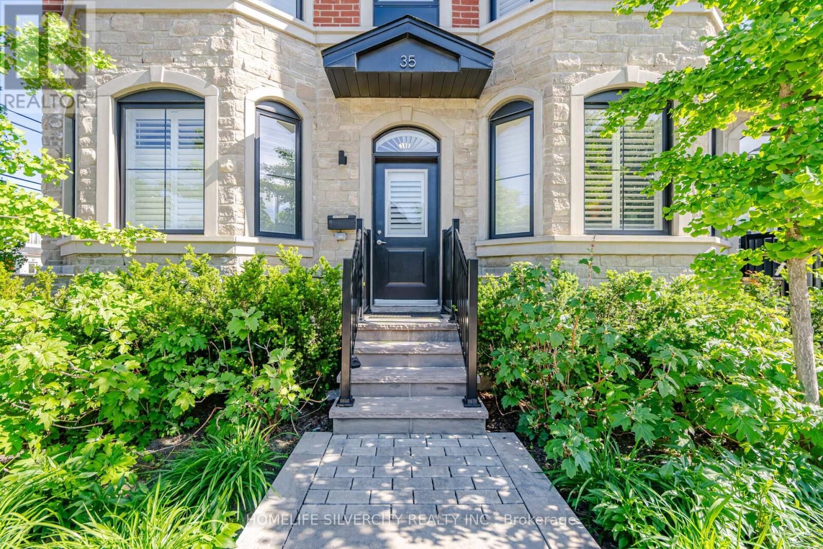 Photo de la propriété:  35 Somers Avenue 1  ON M4J 1W2 
