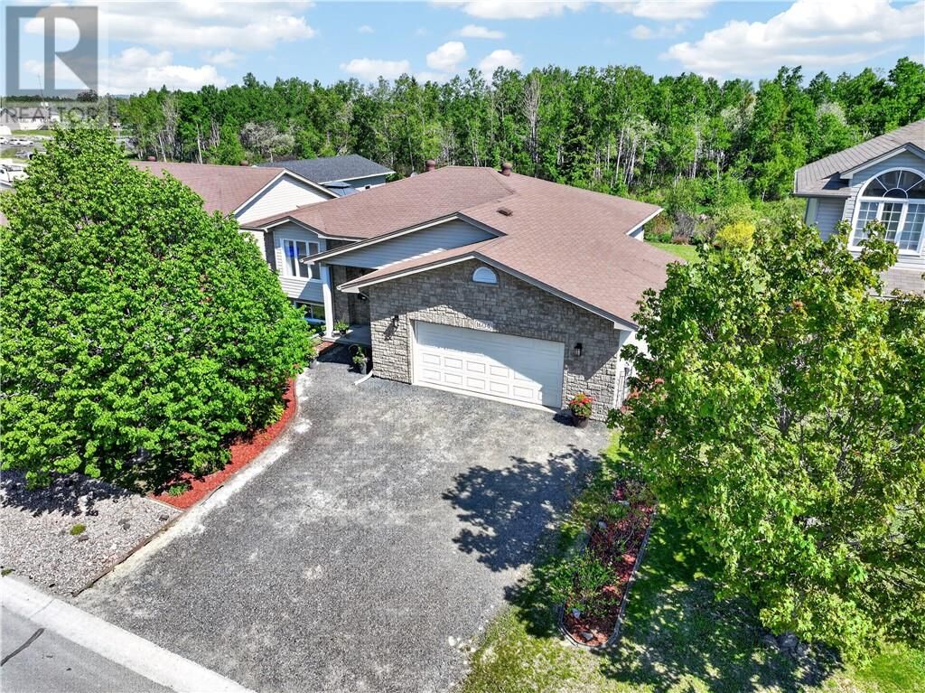 Property Photo:  1604 Jeanne D'Arc Street  ON P3P 0A1 