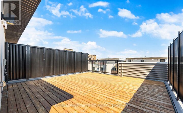 Property Photo:  3405 Ridgeway Drive 28  ON L5L 5T3 