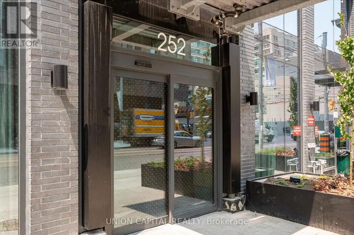 Property Photo:  252 Church Street 2107  ON M5B 2R2 