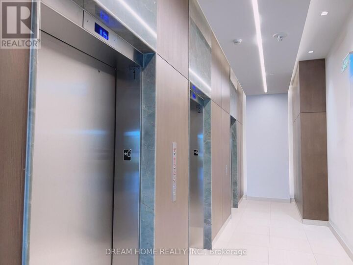 Property Photo: 188 Fairview Mall Drive 2610 ON M2J 4T1