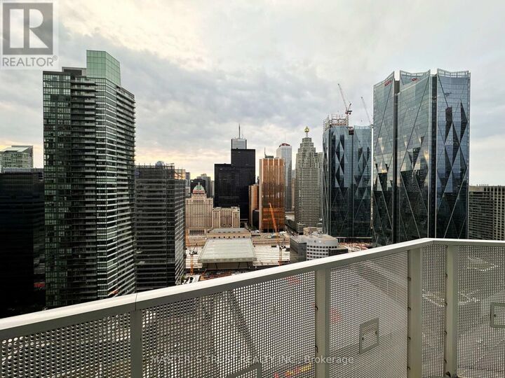 Property Photo:  88 Harbour Street 3902  ON M5J 0C3 