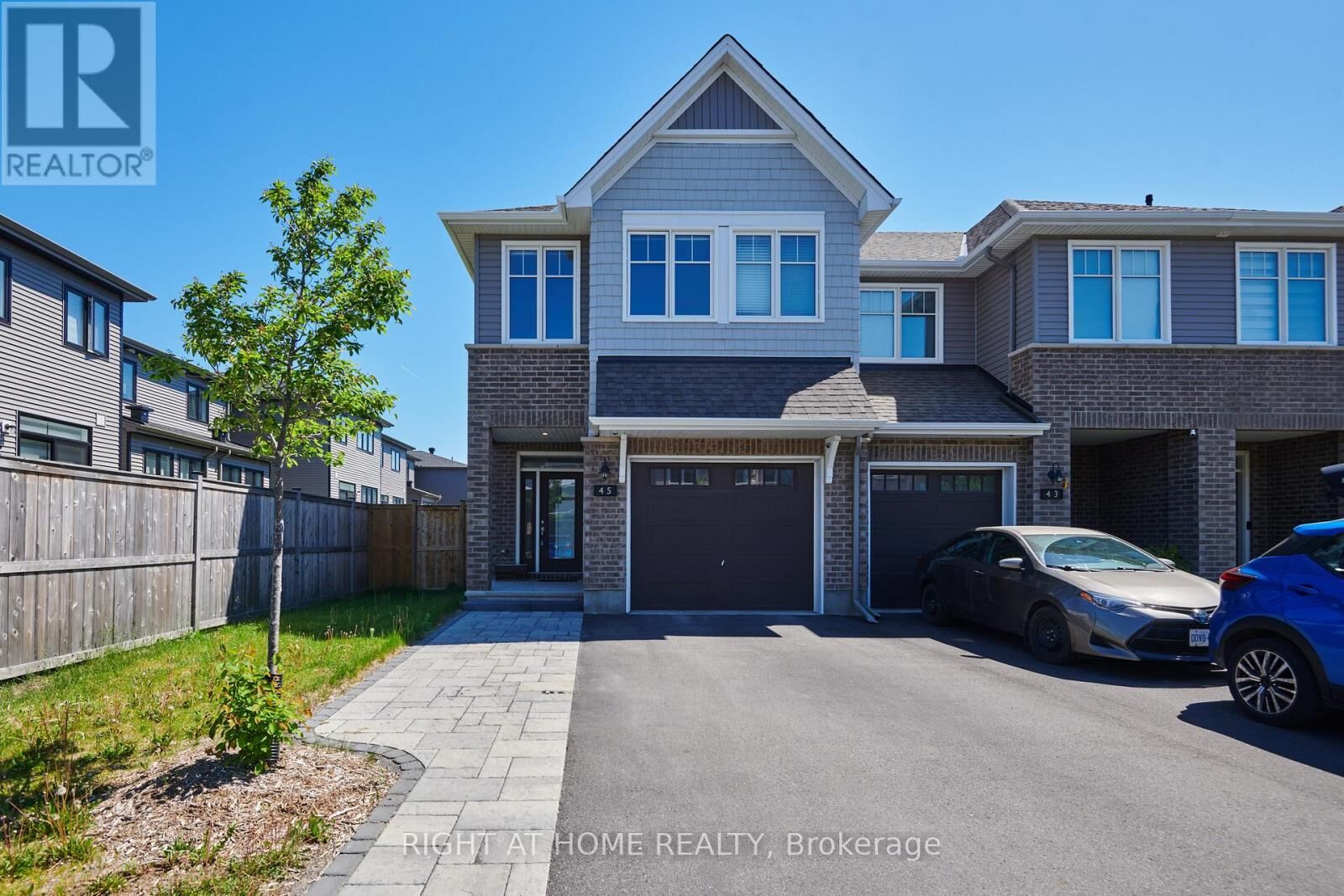 Property Photo:  45 Mandevilla Crescent  ON K1T 0Y2 