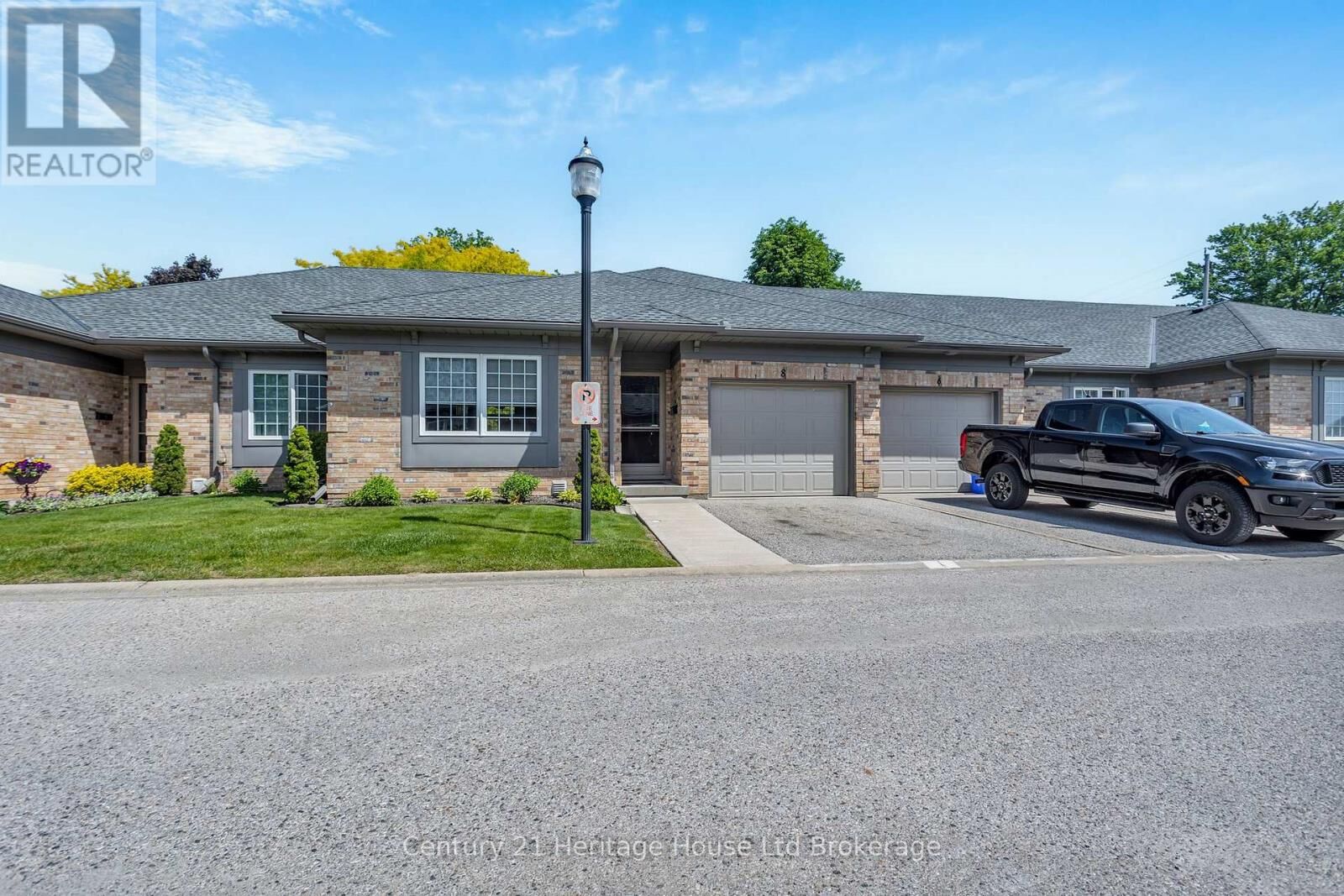 Property Photo: 105 King Street 8 ON N4G 5V1
