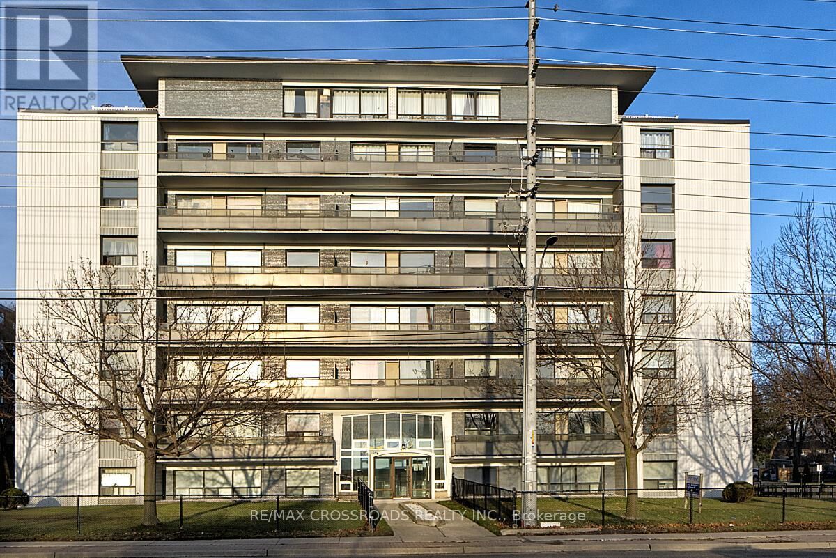 Photo de la propriété: 363 Lakeshore Road East 504 ON L5G 1H7