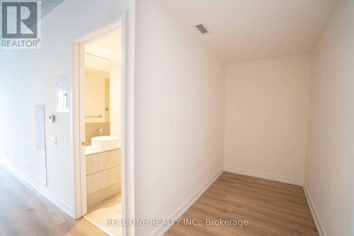 Property Photo: 161 Roehampton Avenue 318 ON M4P 1P9