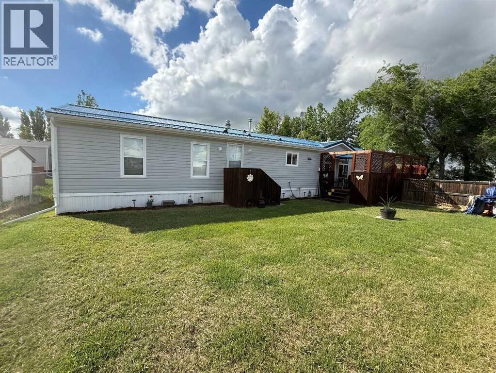 Property Photo:  11 Railway Avenue  AB T1R 0Z0 