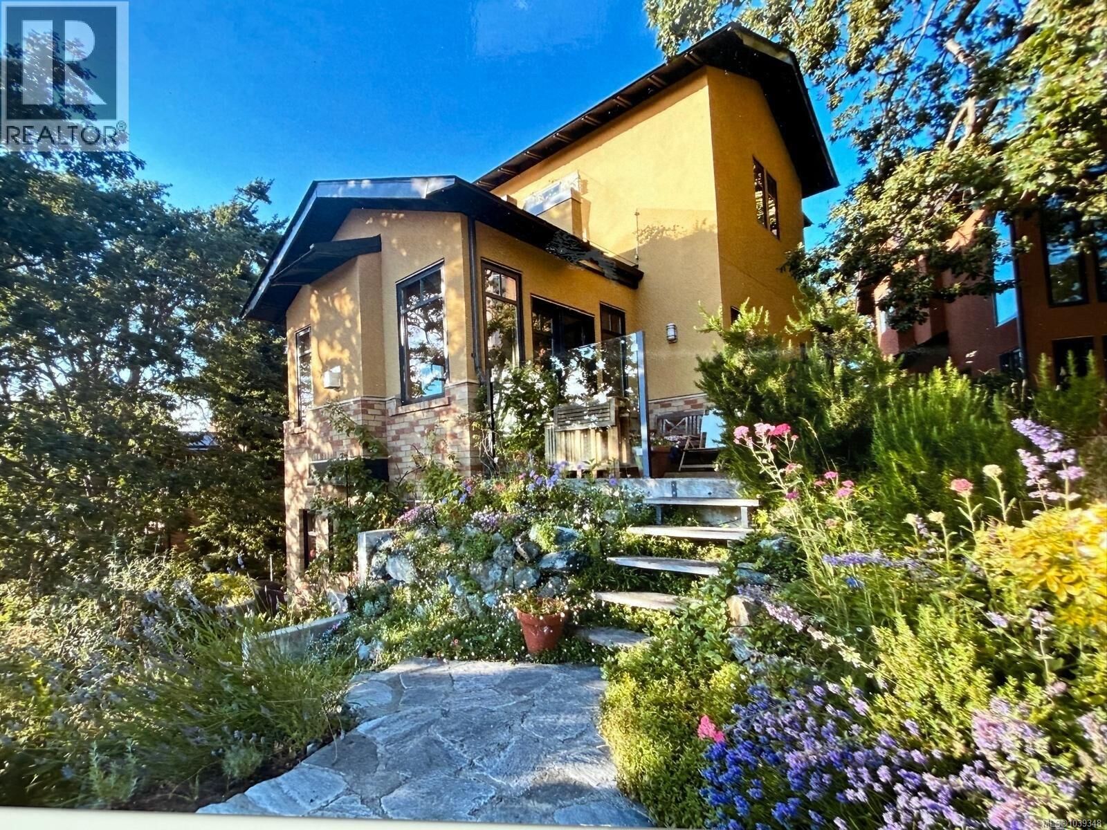 Property Photo: 849 Dunsmuir Road 3 BC V9A 5B8