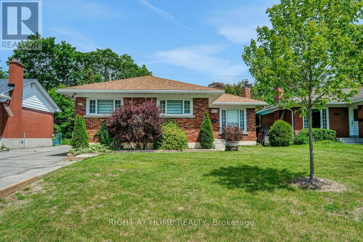 Property Photo:  955 Alpine Avenue  ON K2B 5R9 