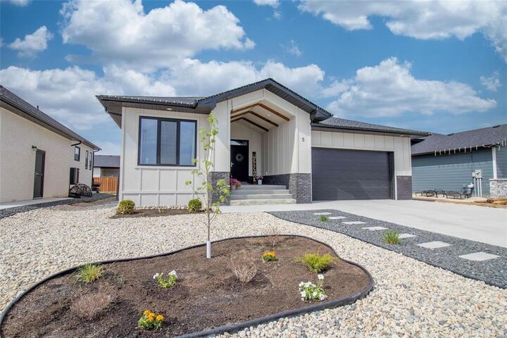 Property Photo:  5 Bentley Bay  MB R5G 2Y5 